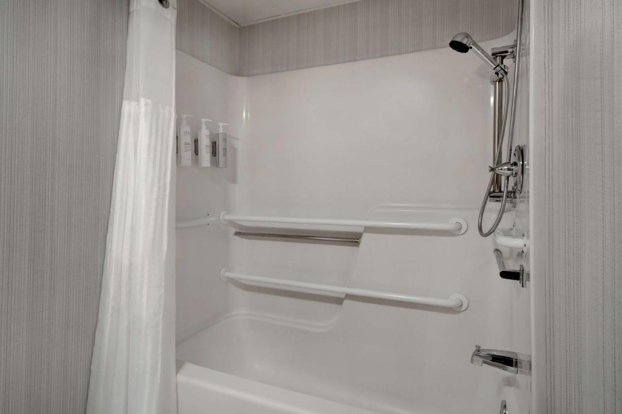 Spark By Hilton Rochester University Area Екстер'єр фото